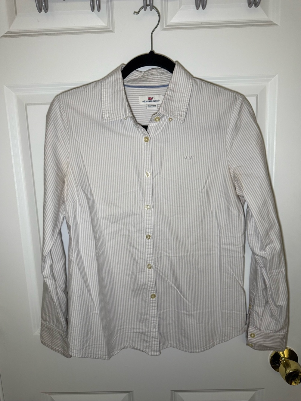 Women’s Vineyard Vines White with Light Gray Stripe Button-Down Shirt